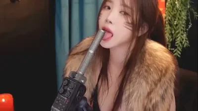 licking microphone 4